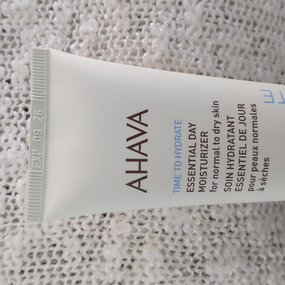 AHAVA Essential Day Moisturizer, 75ml/2.5fl oz - Picture 2 of 9